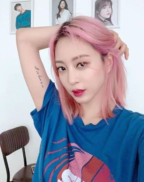 ハン イェスル 金髪 ピンクへヘアカラーチェンジ 韓国の芸能