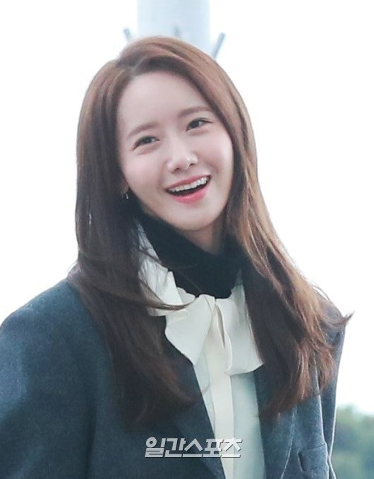 少女時代ユナ 笑顔であいさつ の写真 韓国ソウルの芸能ニュース 韓国旅行 コネスト