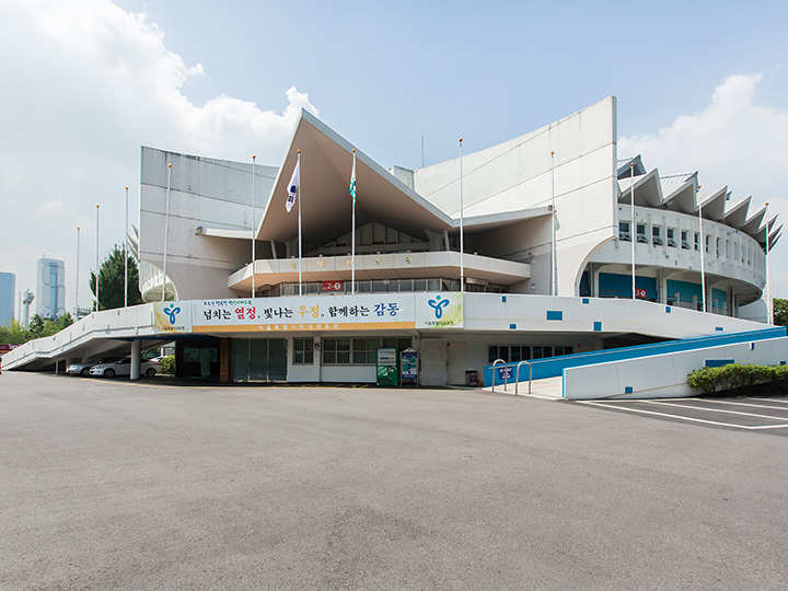 蚕室総合運動場 オリンピック主競技場 蚕室 ロッテワールド ソウル の観光スポット 韓国旅行 コネスト