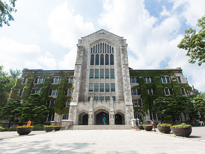 梨花女子大学校 大講堂｜新村・梨大(ソウル)の観光スポット｜韓国旅行