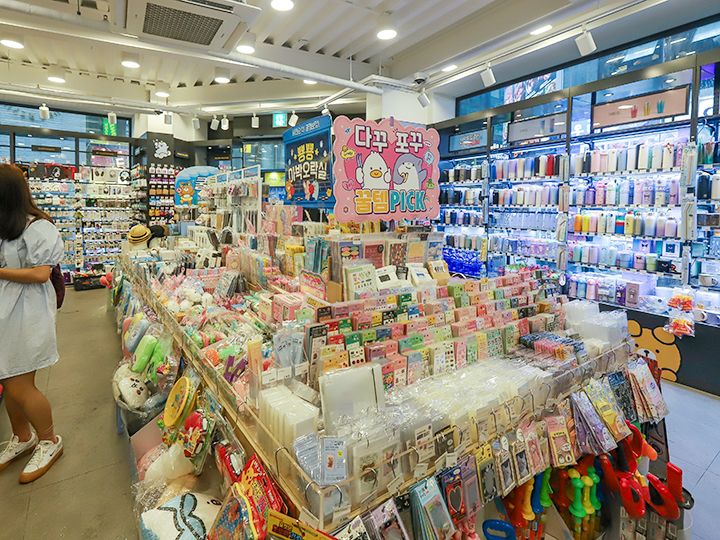 ARTBOX 明洞店｜明洞(ソウル)のショッピング店｜韓国旅行「コネスト」