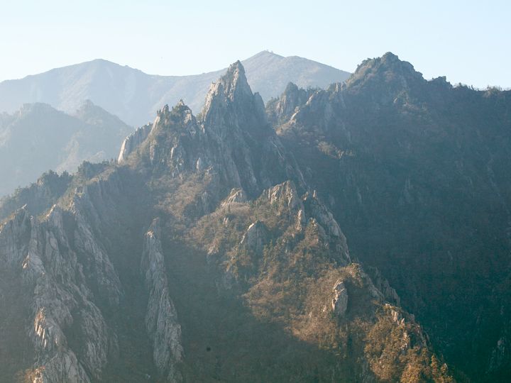 青峰への道　世界自然文化遺産 雪岳山 / 韓国観光協会中央会