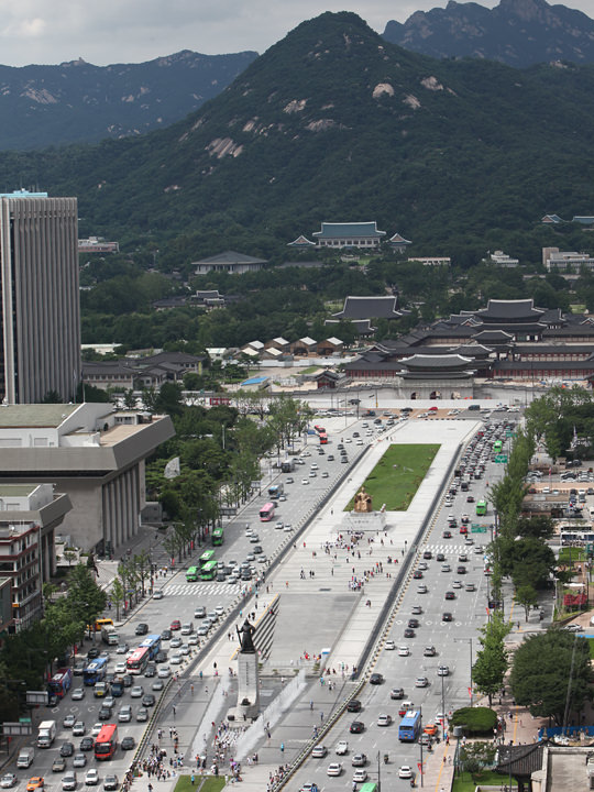 光化門広場 市庁 光化門 ソウル の観光スポット 韓国旅行 コネスト