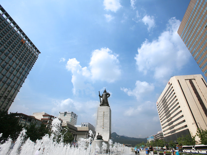 光化門広場 市庁 光化門 ソウル の観光スポット 韓国旅行 コネスト