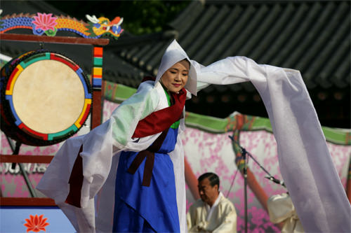 韓国の伝統舞踊 | 韓国の伝統芸能 | 韓国文化と生活｜韓国旅行「コネスト」