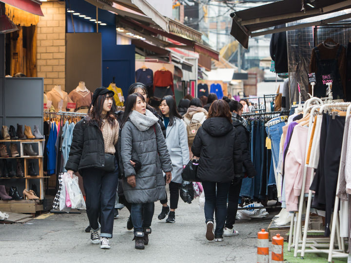 女子大生の街 梨大でプチプラ春コーデを先取り Now ソウル 韓国旅行 コネスト