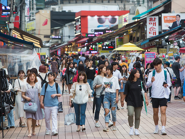 韓国ファッションの足元は 厚底スニーカー が旬 Now ソウル 韓国旅行 コネスト