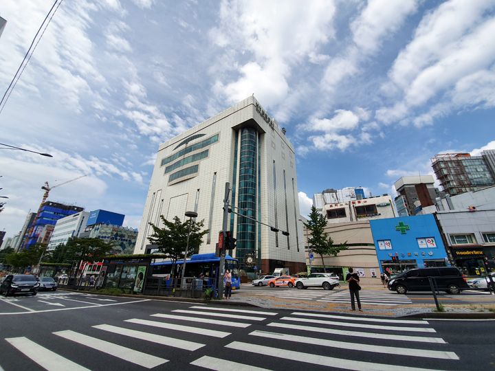 新村駅すぐ 現代百貨店デパ地下の注目店は Now ソウル 韓国旅行 コネスト