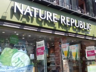 Nature Republic 弘大店 弘大 ソウル のショッピング店 韓国旅行 コネスト