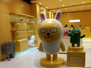 Kakaoフレンズストア 現代百貨店新村店 新村 梨大 ソウル のショッピング店 韓国旅行 コネスト