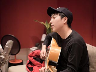 チャン ボムジュン 揺れる花の中で君のシャンプーの香りを感じた 韓国語 ハングル 韓国旅行 コネスト